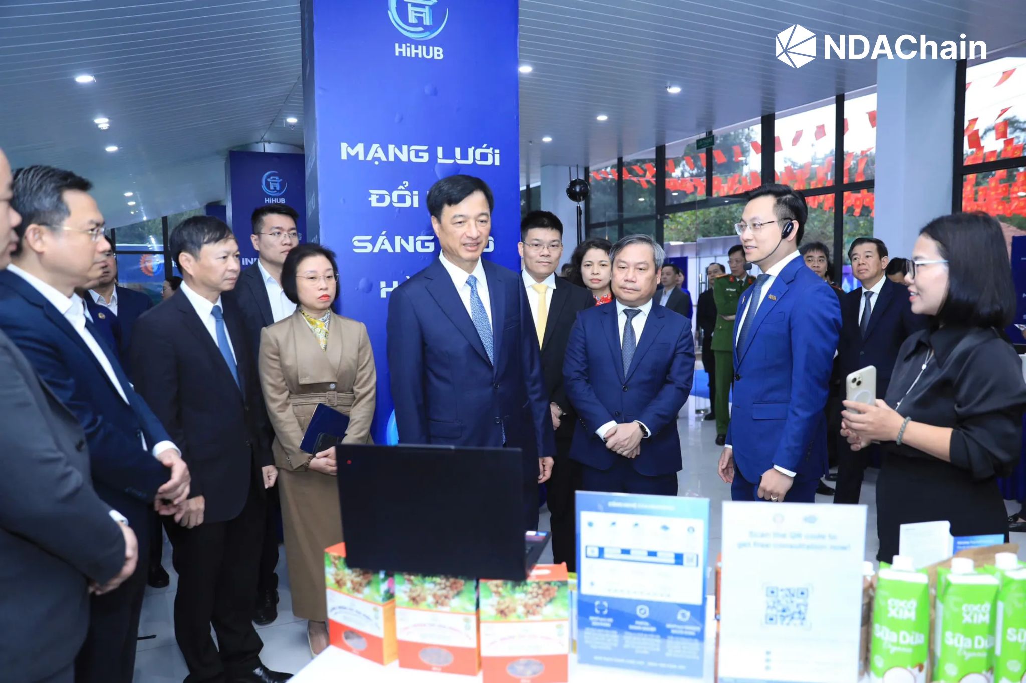 Hanoi Party Secretary Nguyen Duy Ngoc directly explored NDAChain.