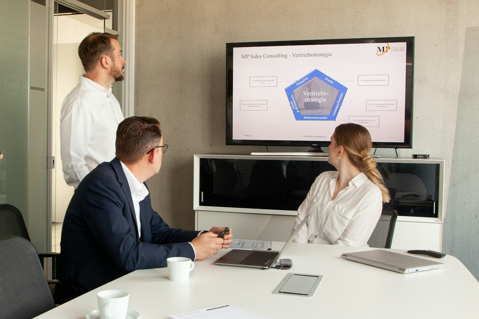 PropTech Là Gì? Vì Sao Sàn Cần Phần Mềm Quản Lý Lead Đa Kênh