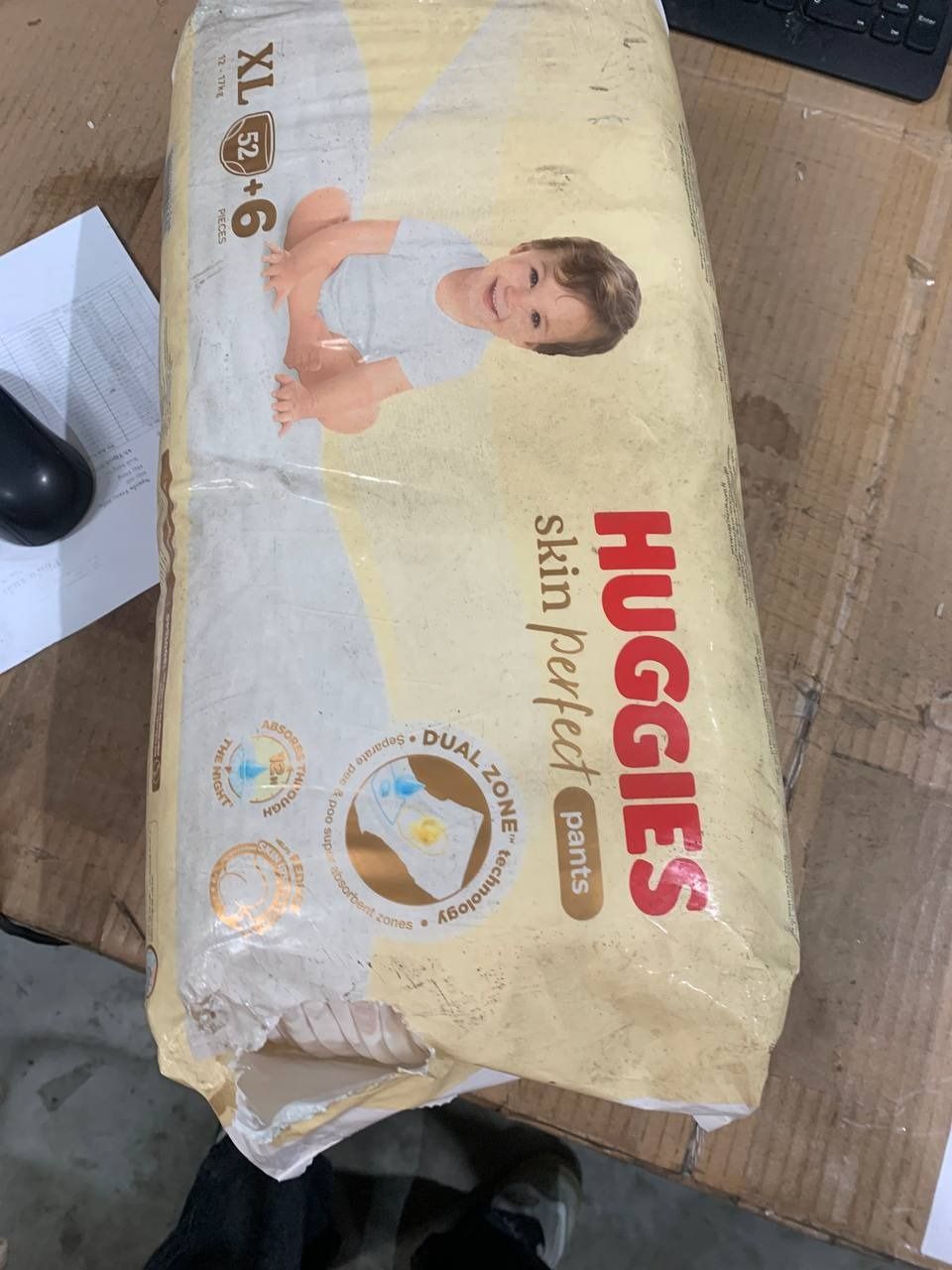 [Gift] Tã quần Huggies Skin Perfect XL Super Jumbo 52+6 miếng với 2 vùng thấm giảm kích ứng da - Mẫu ngẫu nhiên