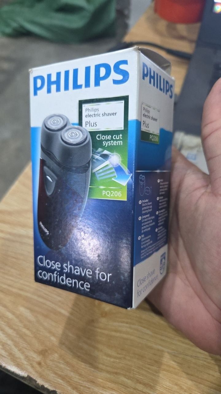 Máy cạo râu du lịch Philips PQ206