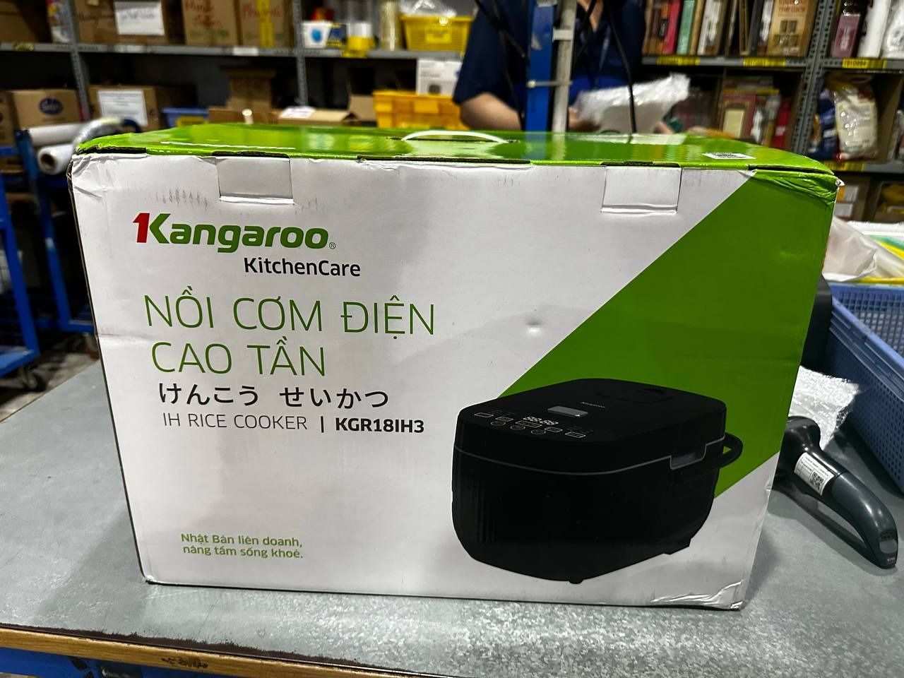 Nồi cơm điện cao tần Kangaroo, model KGR18IH3, dung tích 1,8L, công nghệ gia nhiệt cao tần IH hiện đại, 12 chức năng nấu đa dạng - Hàng chính hãng