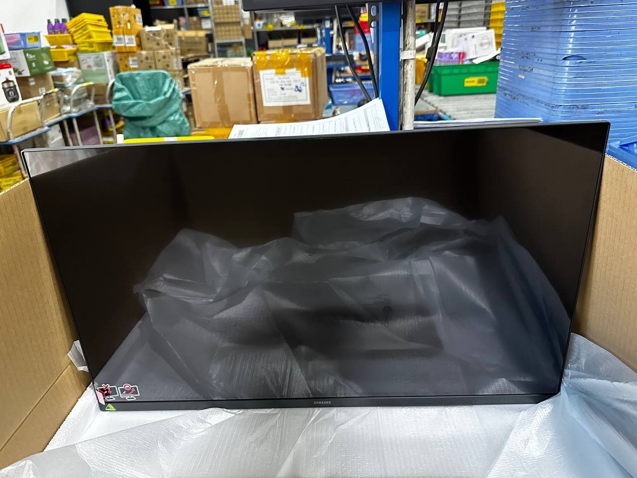 Màn Hình Gaming Samsung Odyssey G5 G50F LS27FG502EEXXV (27 Inch, QHD,180Hz, 1ms) - Hàng chính hãng