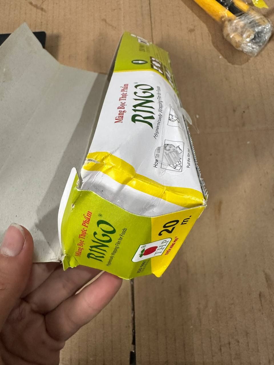 Màng bọc thực phẩm Ringo PVC, dùng được trong tủ lạnh, lò vi sóng, có lưỡi cắt tiện lợi, nhiều kích cỡ - MW20 (20cm x 20m)
