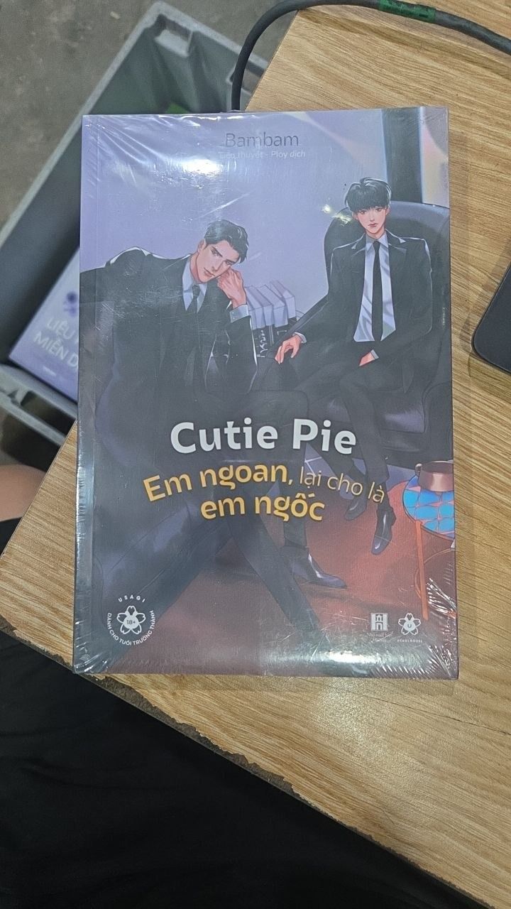 Sách Cutie Pie – Em Ngoan, Lại Cho Là Em Ngốc - Bản thường (tặng kèm 1 bookmark in bồi 2 mặt)