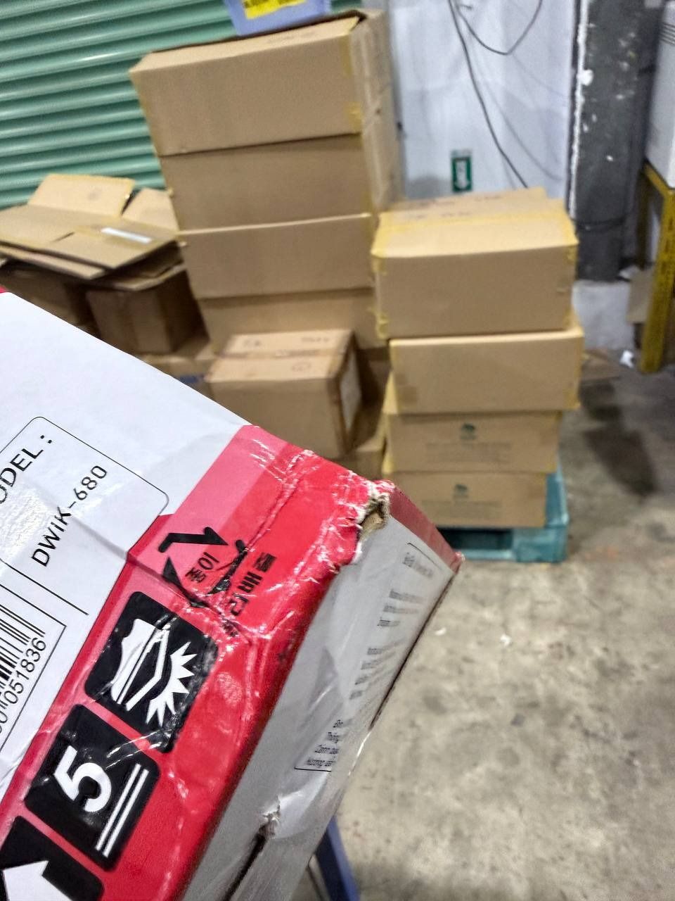 Đèn bắt muỗi Daewoo DWIK-680 Hàng Chính Hãng