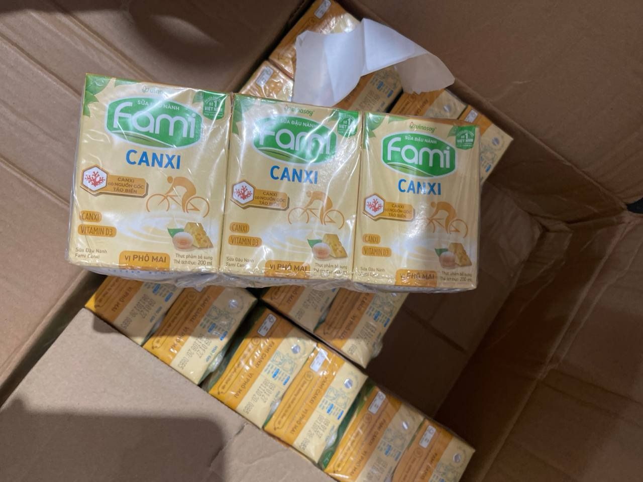 Thùng Sữa đậu nành Vinasoy Fami Canxi vị Phô Mai ( 200ml x 36 Hộp )