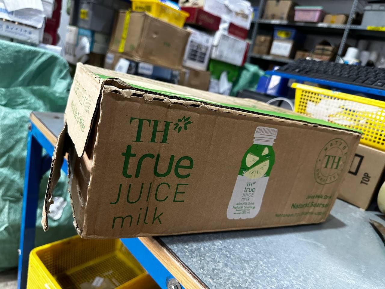 Thùng 24 chai nước uống sữa trái cây Mãng Cầu Tự Nhiên TH true JUICE milk 300ml