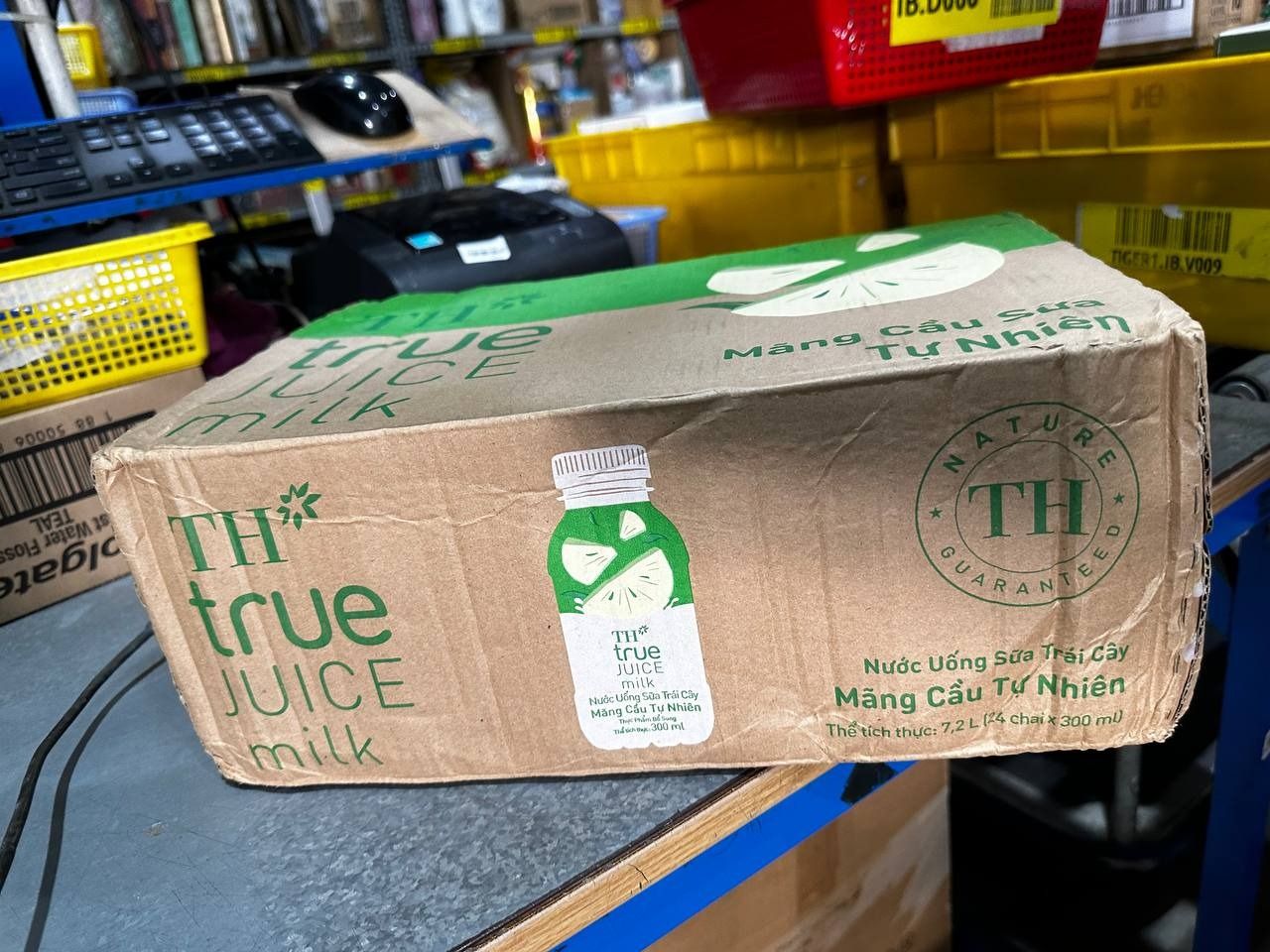 Thùng 24 chai nước uống sữa trái cây Mãng Cầu Tự Nhiên TH true JUICE milk 300ml