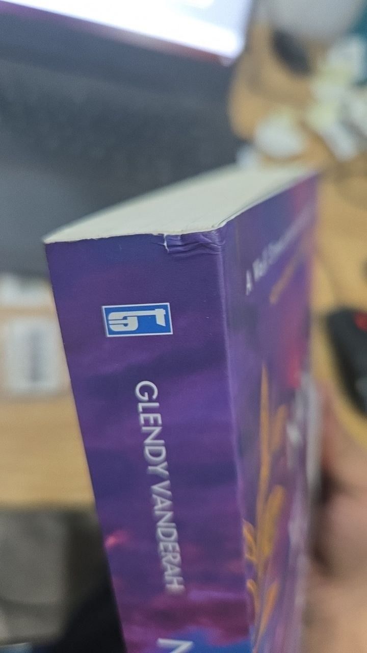 Sách Nắng Xuyên Qua Vòm Lá