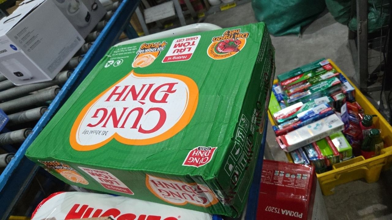 Thùng 30 Gói Mì Khoai Tây Cung Đình Hương Vị Lẩu Tôm Chua Cay
