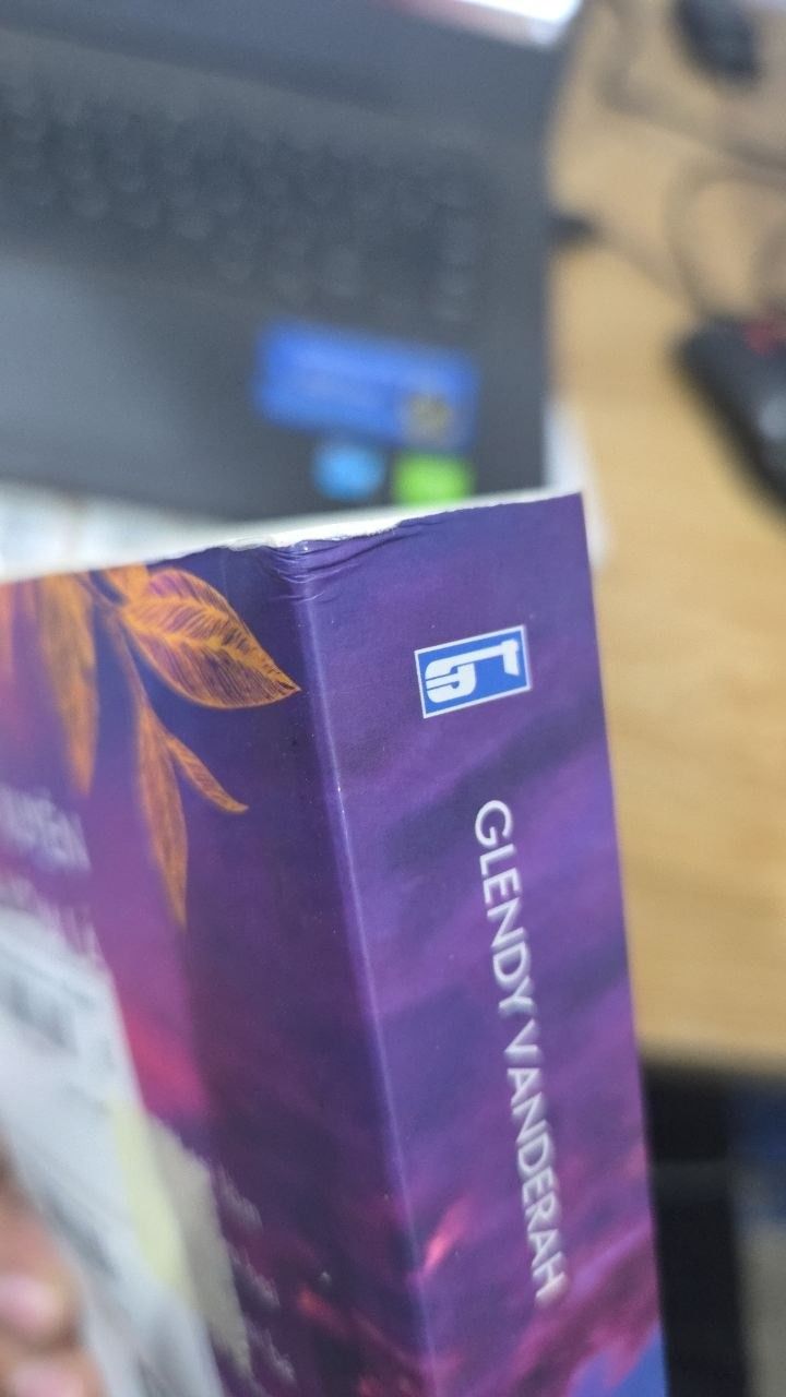 Sách Nắng Xuyên Qua Vòm Lá