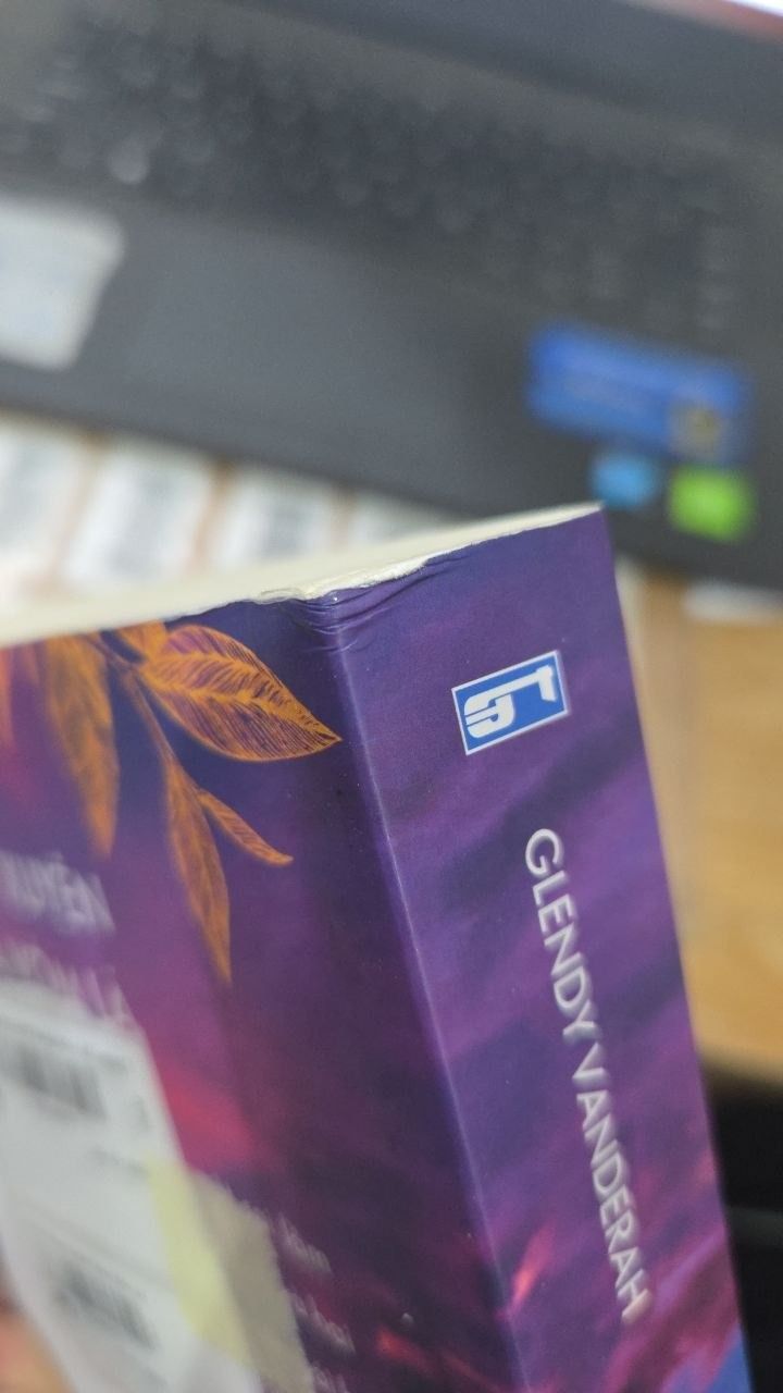 Sách Nắng Xuyên Qua Vòm Lá