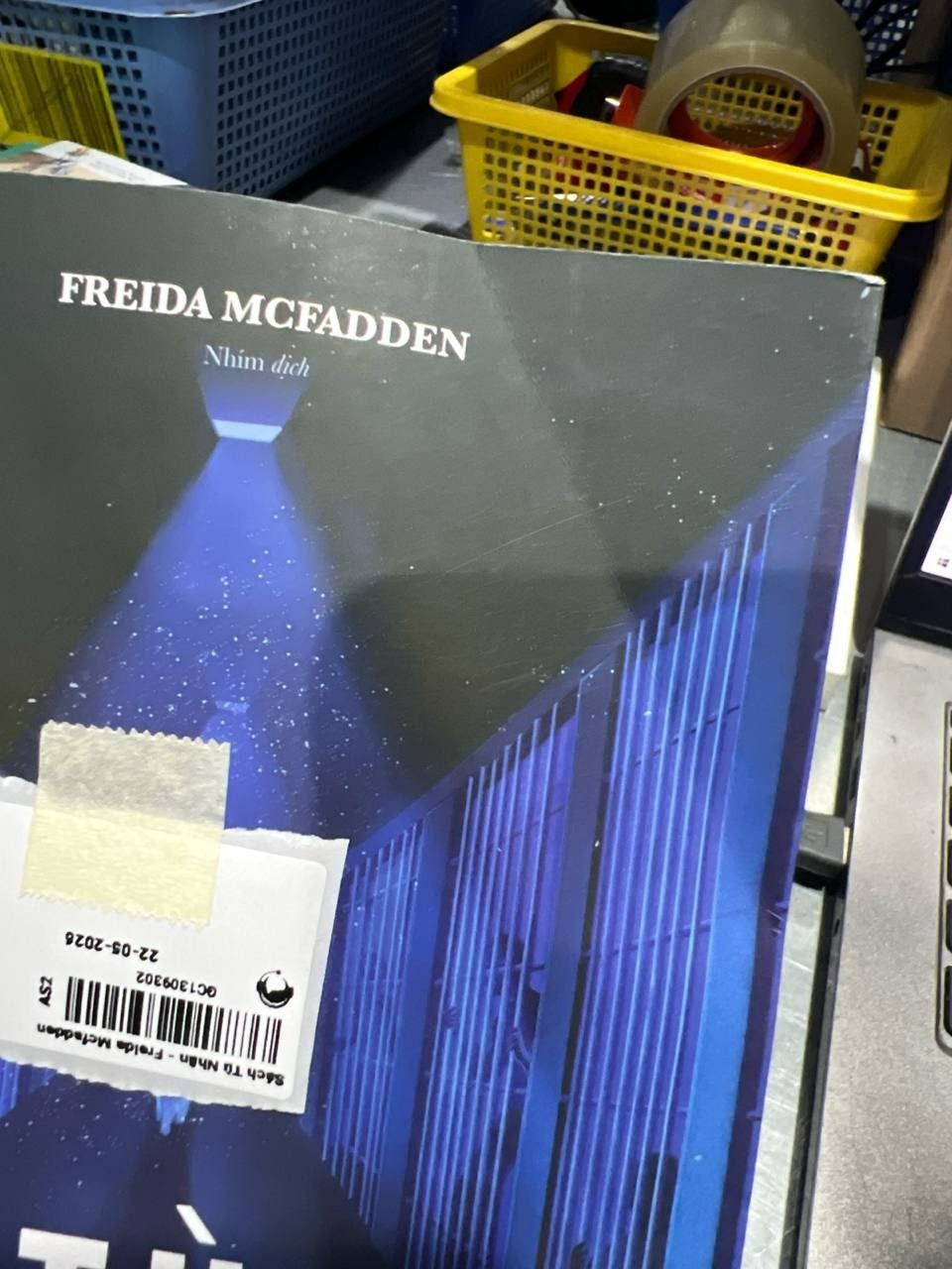 Sách Tù Nhân - Freida Mcfadden