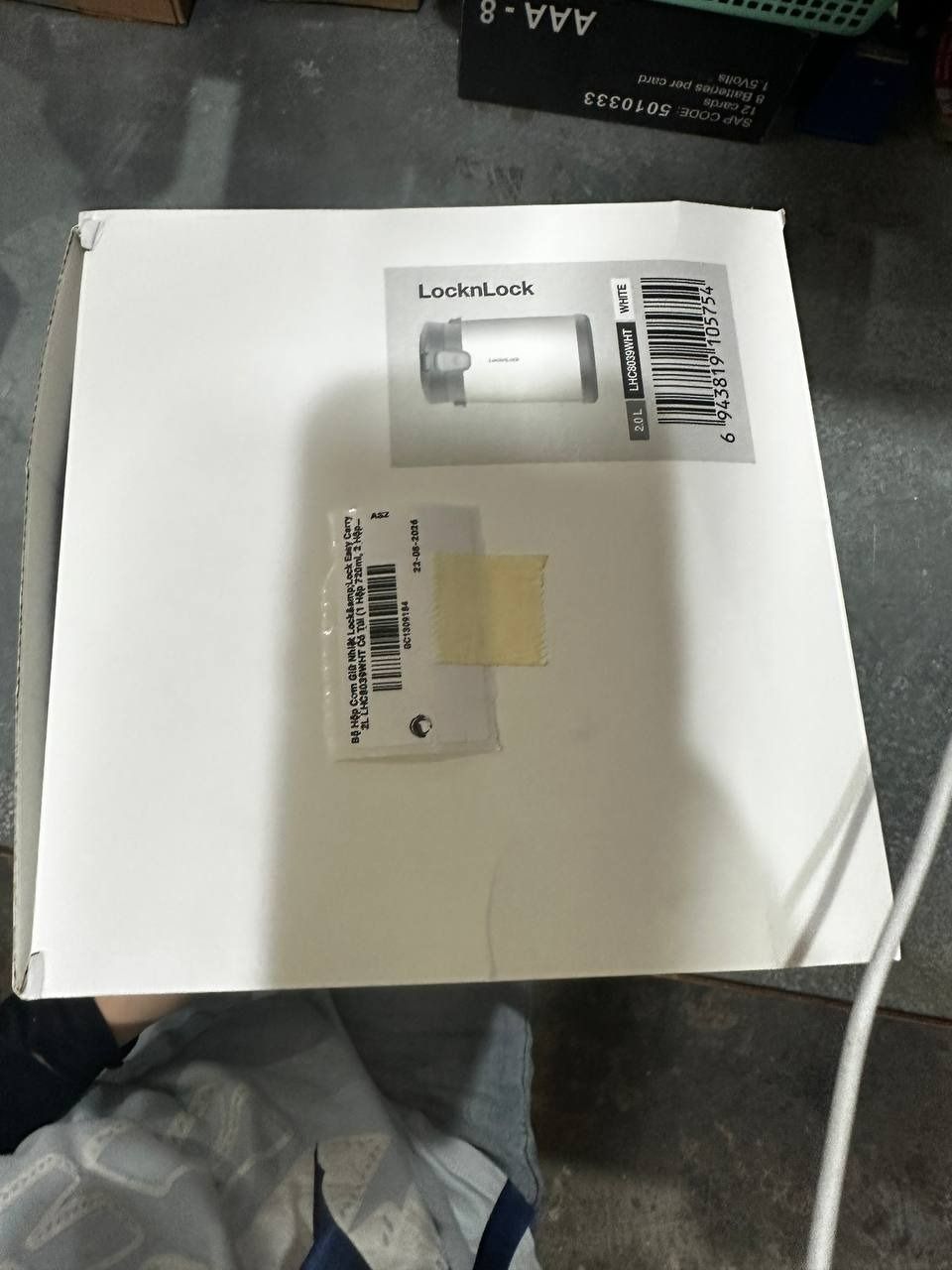 Bộ Hộp Cơm Giữ Nhiệt Lock&amp;Lock Easy Carry 2L LHC8039WHT Có Túi (1 Hộp 720ml, 2 Hộp 420ml Kèm 1 Bộ Muỗng Và Nĩa) Màu Trắng