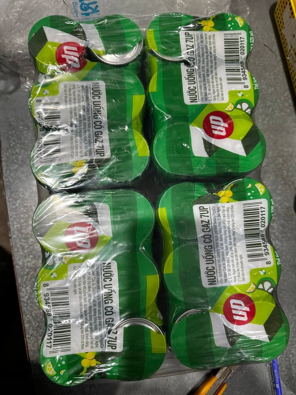 Thùng 24 Lon Nước Ngọt Có Gaz 7Up lon xanh (320ml/lon)
