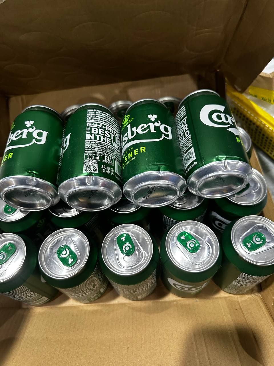 Thùng 24 lon Bia Danish Pilsner Carlsberg (330ml/lon) - Độ cồn 5%