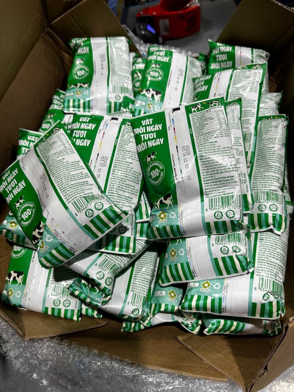 Thùng 48 Bịch Sữa Tươi Tiệt Trùng Vinamilk 100% Có Đường (220ml)