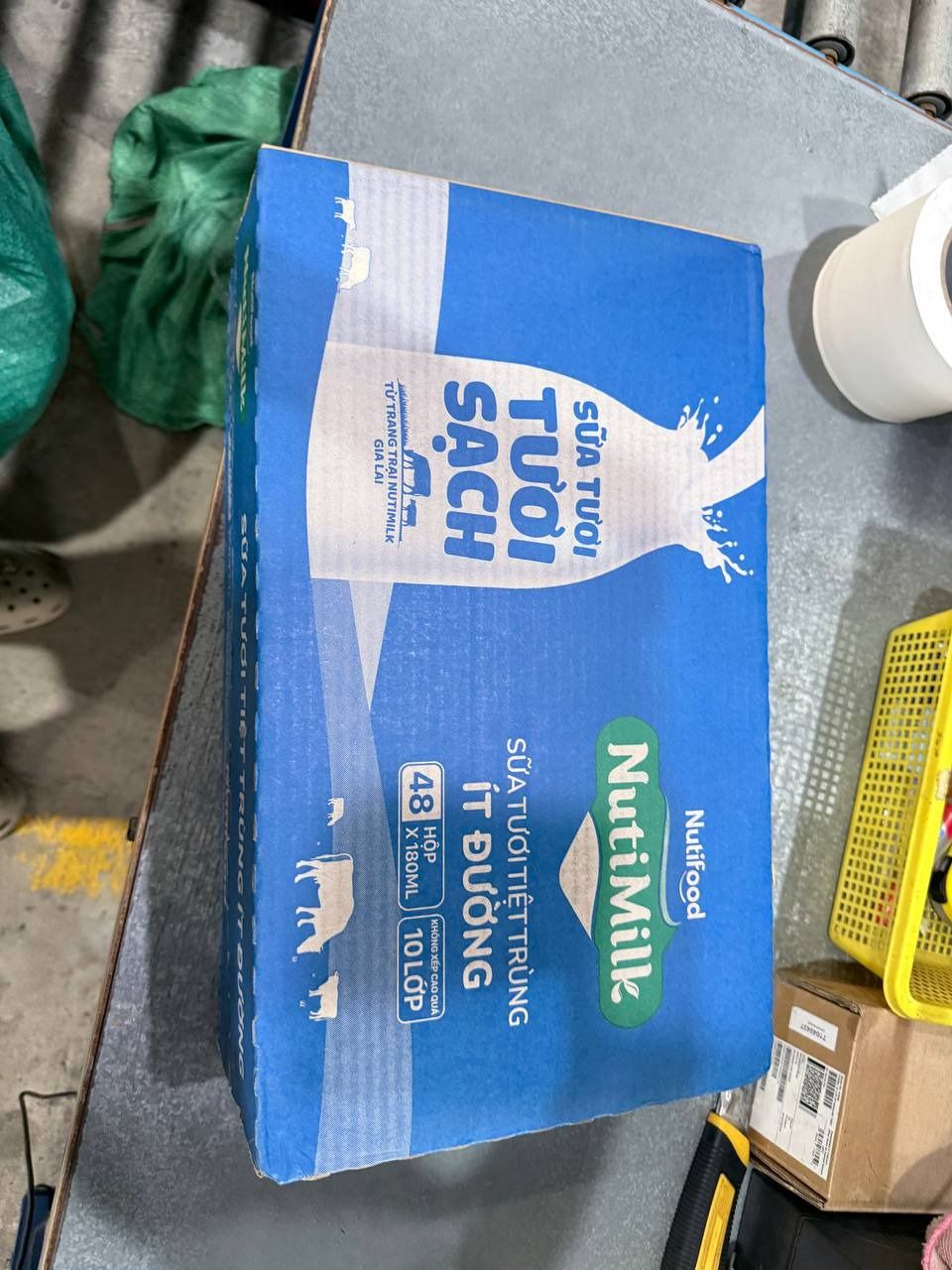 Thùng Sữa Tươi Tiệt Trùng NutiMilk Ít Đường 180ml (Hộp 180ml x 48)