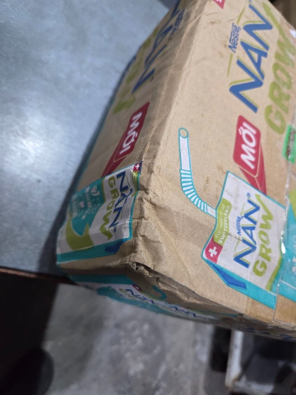 Thùng sữa bột pha sẵn Nestlé NANGROW 6(4x180ml) sữa mát công thức từ Thụy Sĩ với 100% Canxi giúp bé cao lớn vượt trội dành cho bé từ 1 tuổi