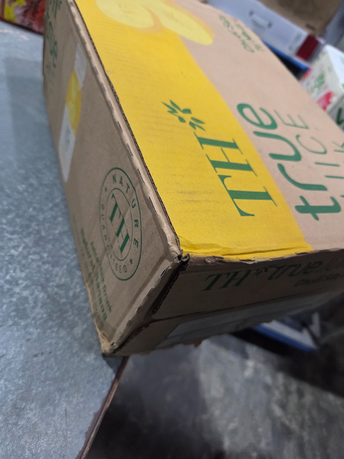 Thùng 24 chai nước uống sữa trái cây TH true JUICE milk hương vị chuối tự nhiên 300 ml
