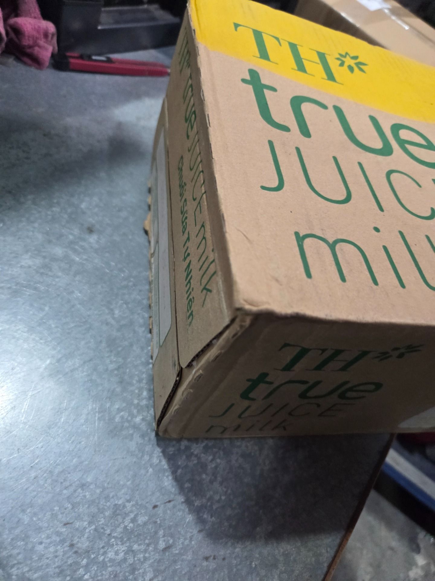 Thùng 24 chai nước uống sữa trái cây TH true JUICE milk hương vị chuối tự nhiên 300 ml