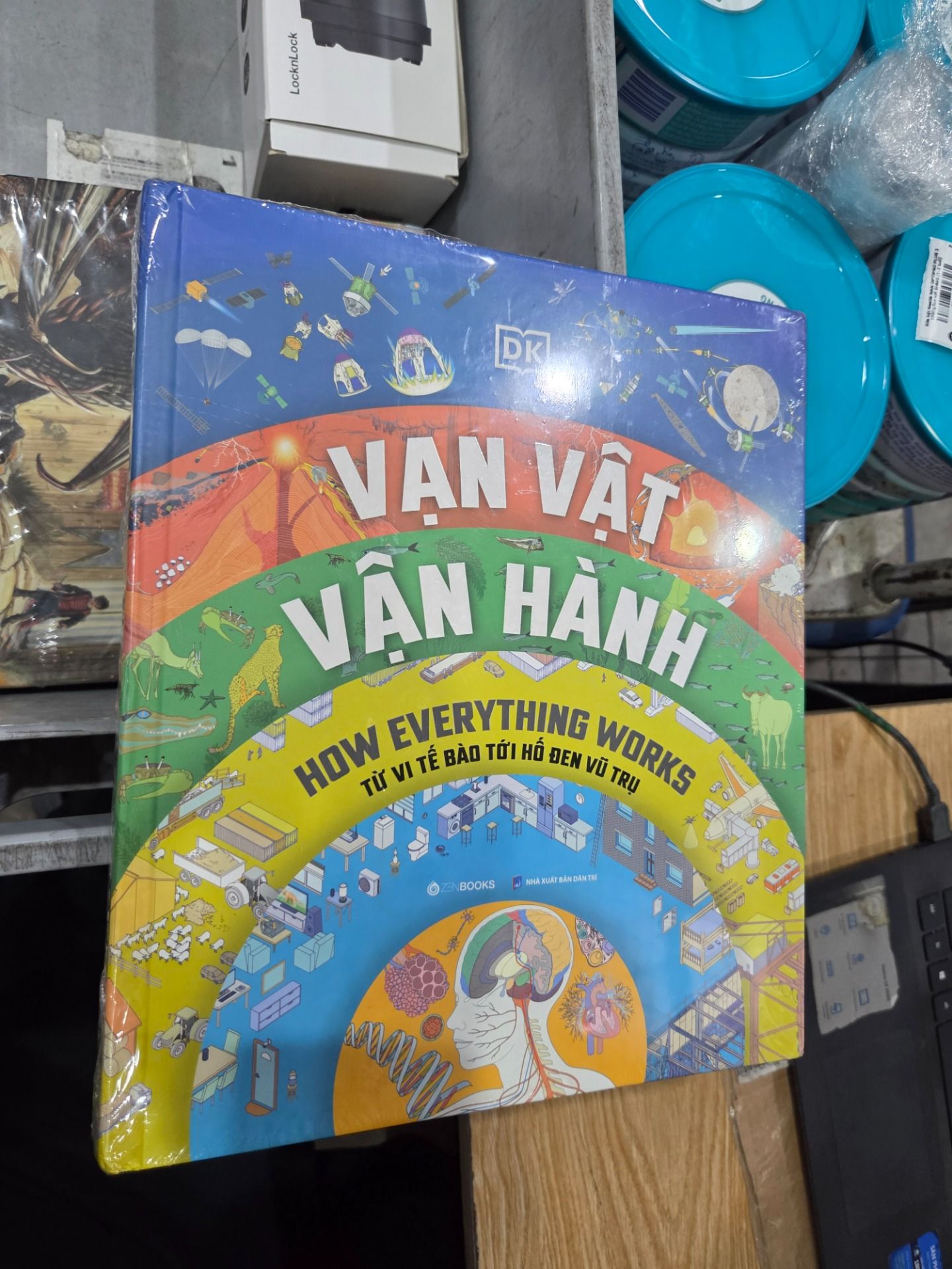 Sách Vạn Vật Vận Hành