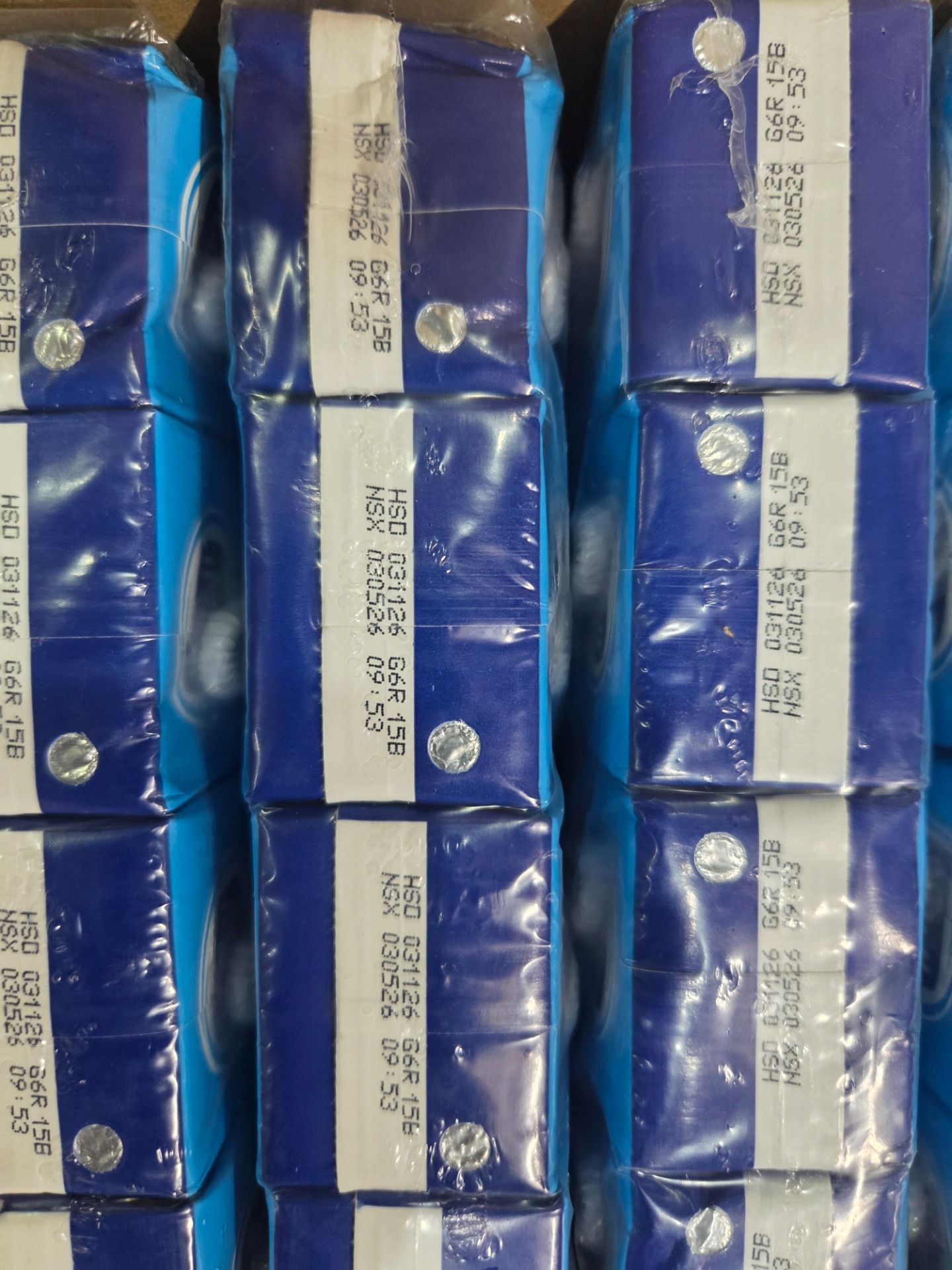 Thùng 48 Hộp Sữa Tươi Tiệt Trùng Dutch Lady Cô Gái Hà Lan Không Đường (48X180ml)
