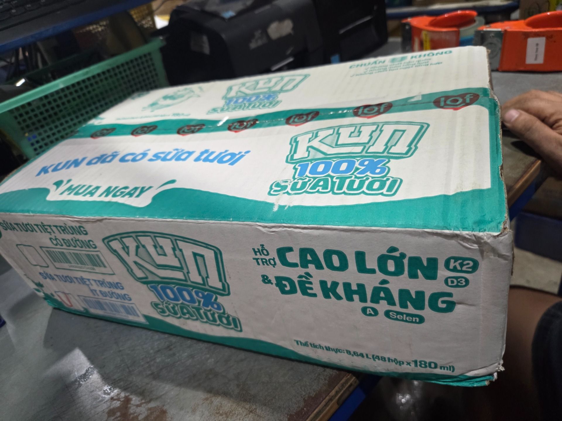 Thùng 48 hộp KUN 100% Sữa tươi ít đường 180ml/hộp
