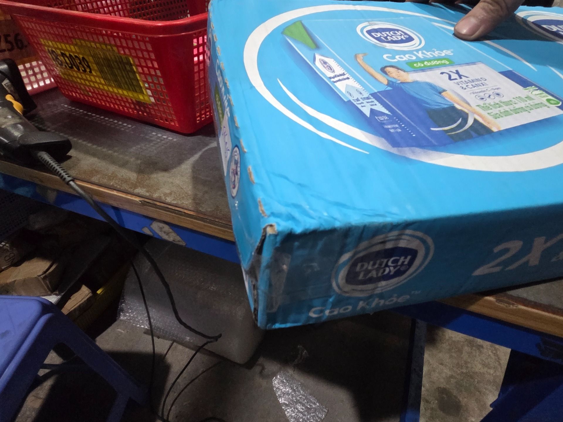 Thùng 48 Hộp Sữa Uống Dutch Lady Cô Gái Hà Lan Có Đường Cao Khỏe (48X110ml)