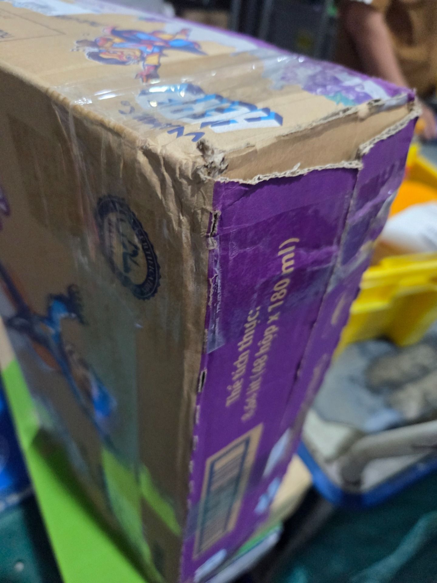 [HSD: 04.10.2026] Thùng 48 hộp thức uống sữa trái cây vị kẹo nho Vinamilk Hero 180ml