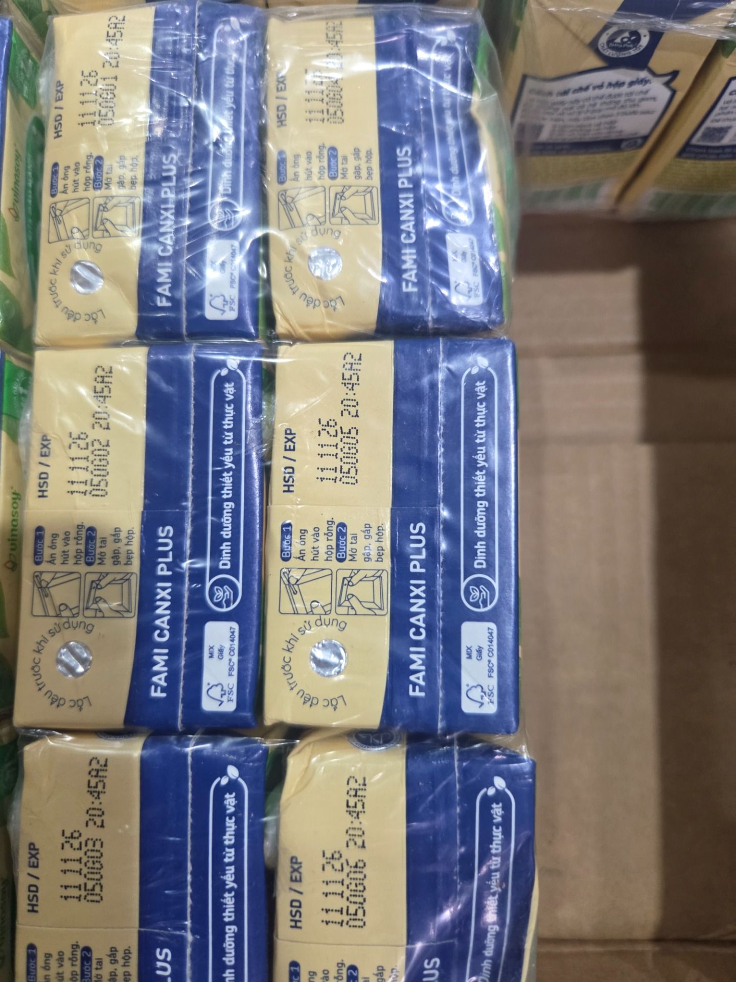 Thùng sữa đậu nành Vinasoy Fami Canxi Plus ít đường hộp (200ml x 36 hộp)