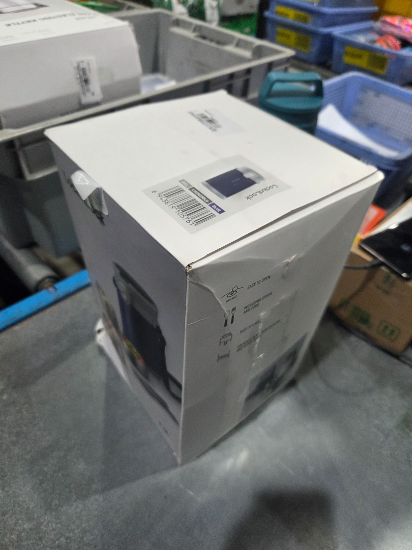 Bộ Hộp Cơm Giữ Nhiệt Lock amp;Lock Easy Carry 2.0L LHC8039BLU Có Túi (1 Hộp 720ml, 2 Hộp 420ml Kèm 1 Bộ Muỗng Và Nĩa) - Màu Xanh