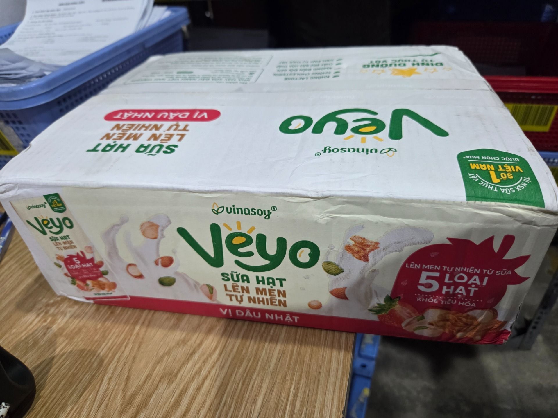 Thùng Veyo Sữa hạt lên men tự nhiên Vị Dâu Nhật (30hộp x 180ml)