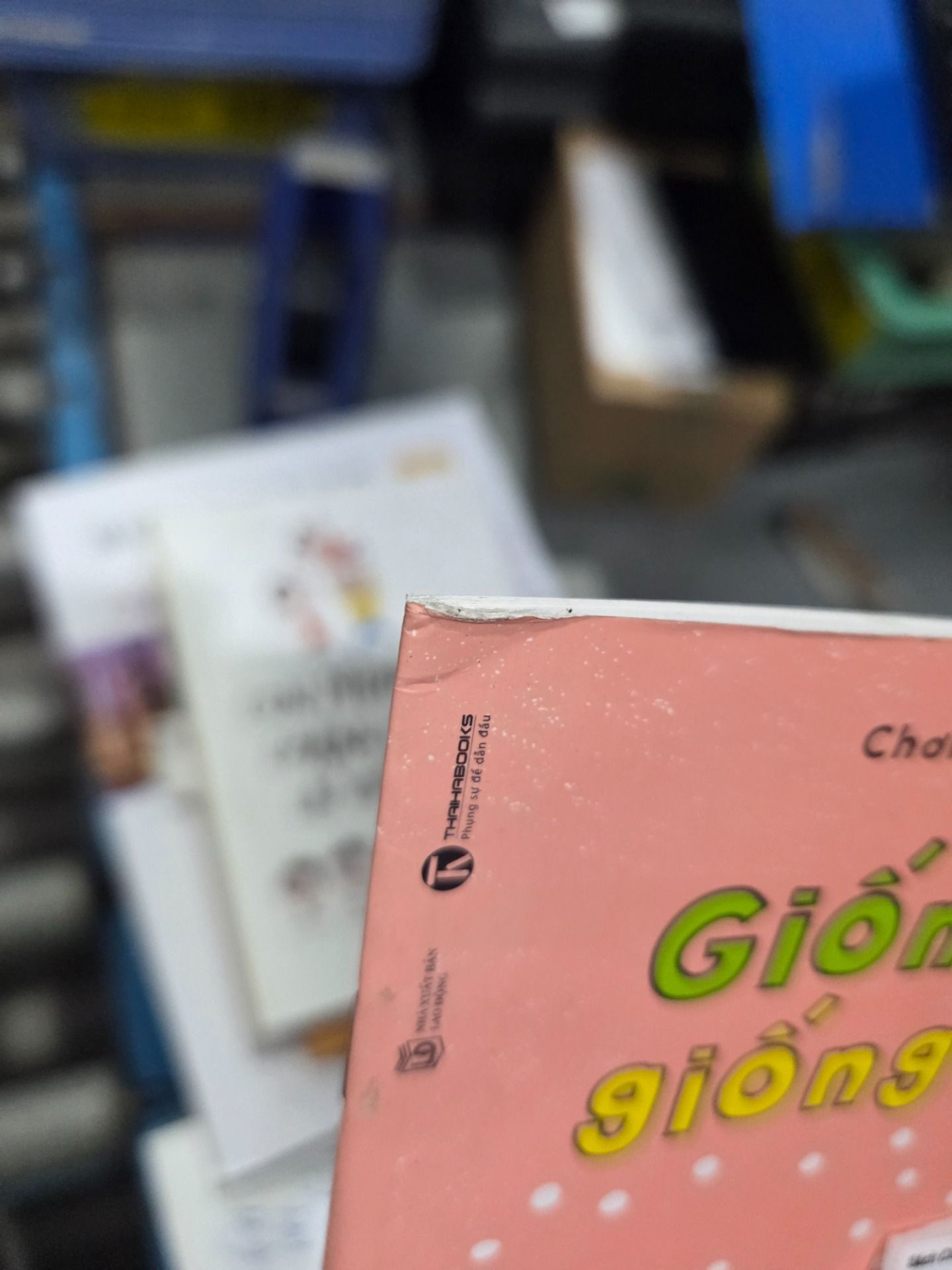 Sách Chơi Cùng Momo - Giống Nhau Quá, Giống Nhau Quá