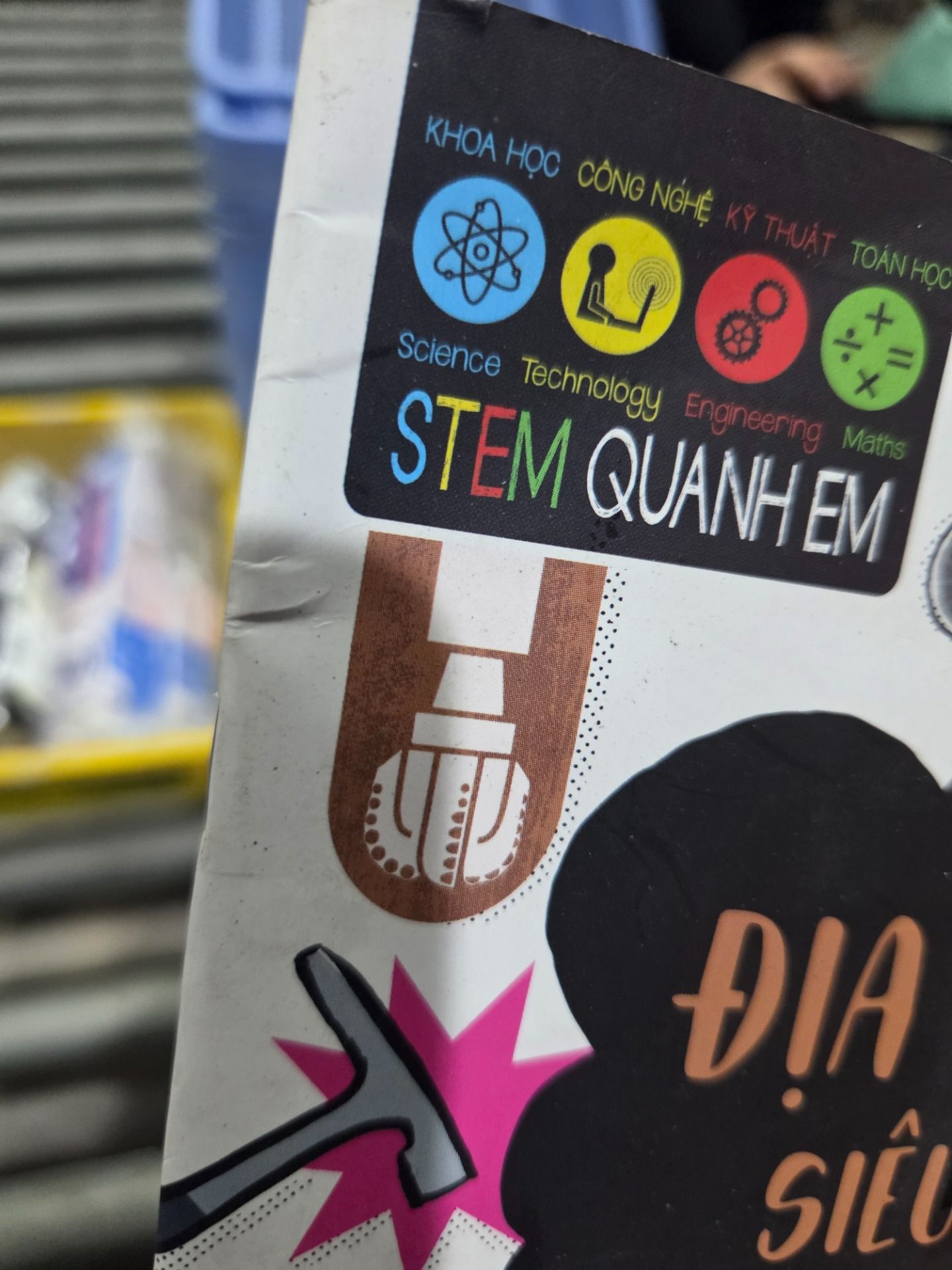 Sách Stem Quanh Em - Địa Chất Học Siêu Độc Đáo