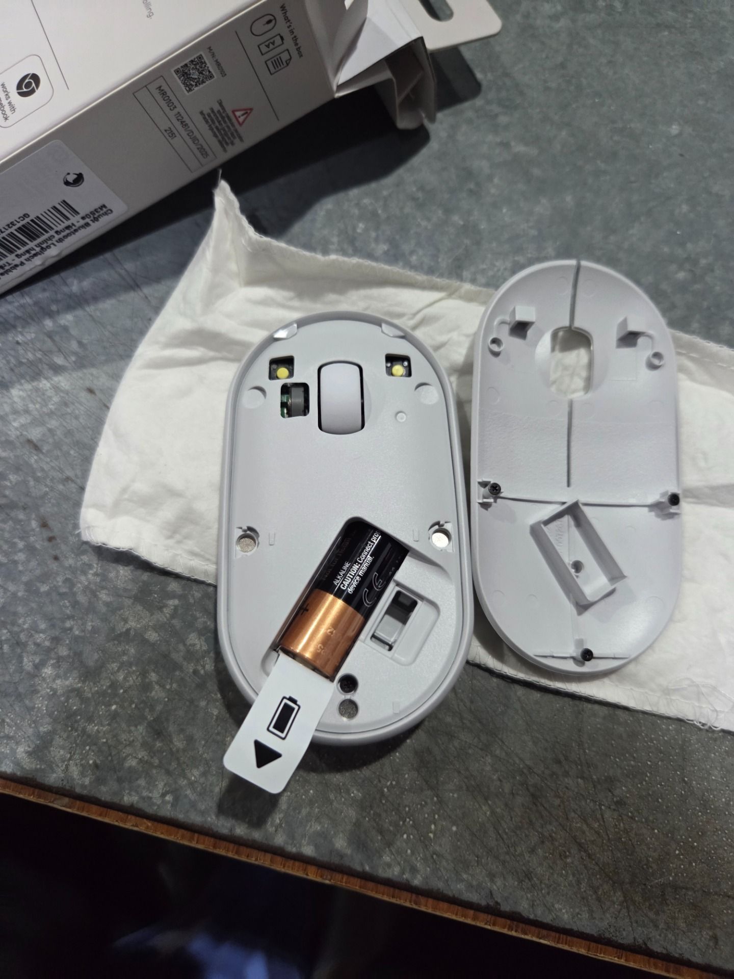 Chuột Bluetooth Logitech Pebble Mouse 2 M350s - Hàng chính hãng - Trắng (White)