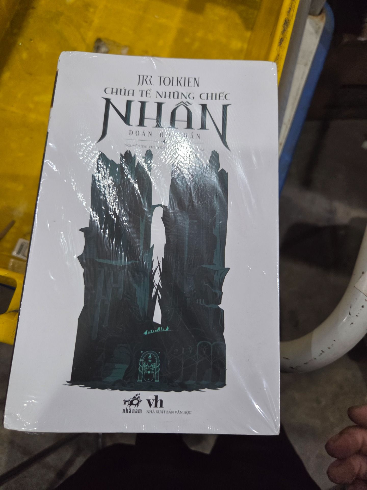 Sách Chúa Tể Những Chiếc Nhẫn - Đoàn Hô Nhẫn (Tái Bản)