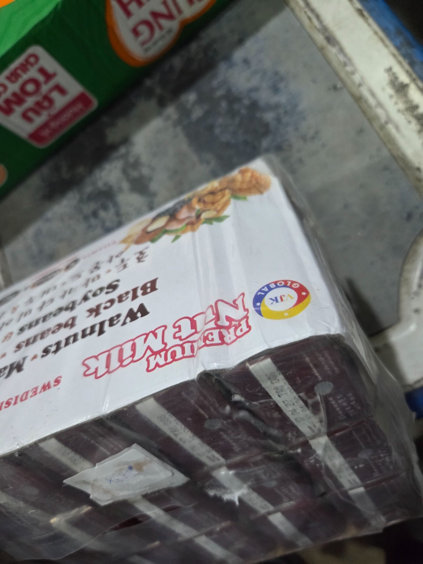 Sữa hạt cao cấp Óc chó-Macca-Đậu đen-Hạnh nhân-Đậu nành & Yến mạch ít đường 190ml (24 hộp/thùng)