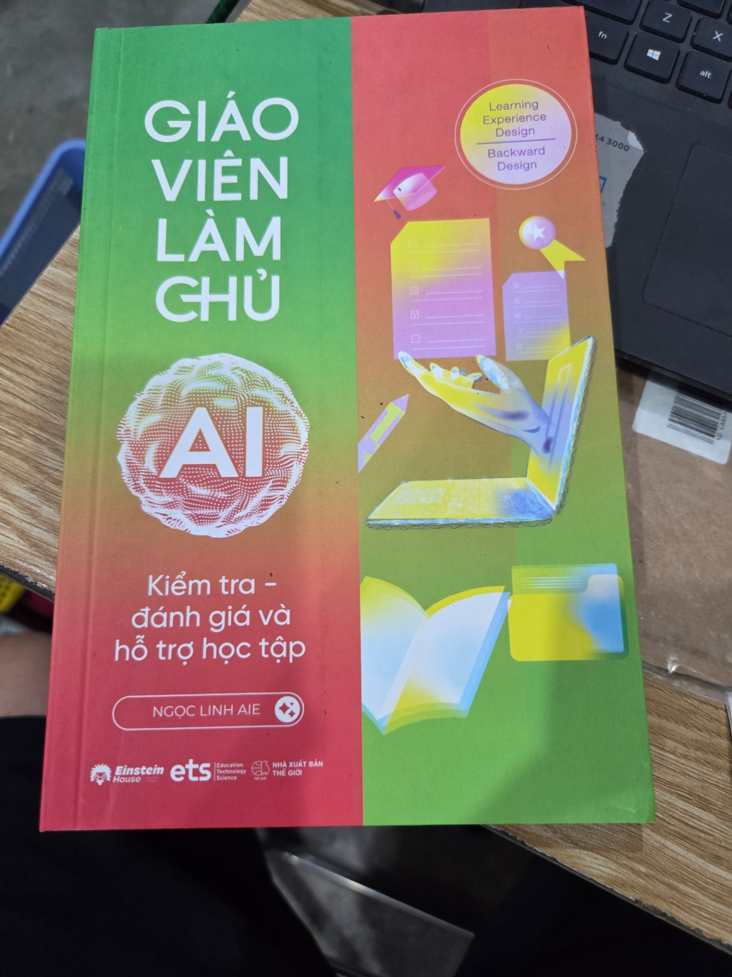 Sách Giáo Viên Làm Chủ AI - Kiểm Tra, Đánh Giá Và Hỗ Trợ Học Tập