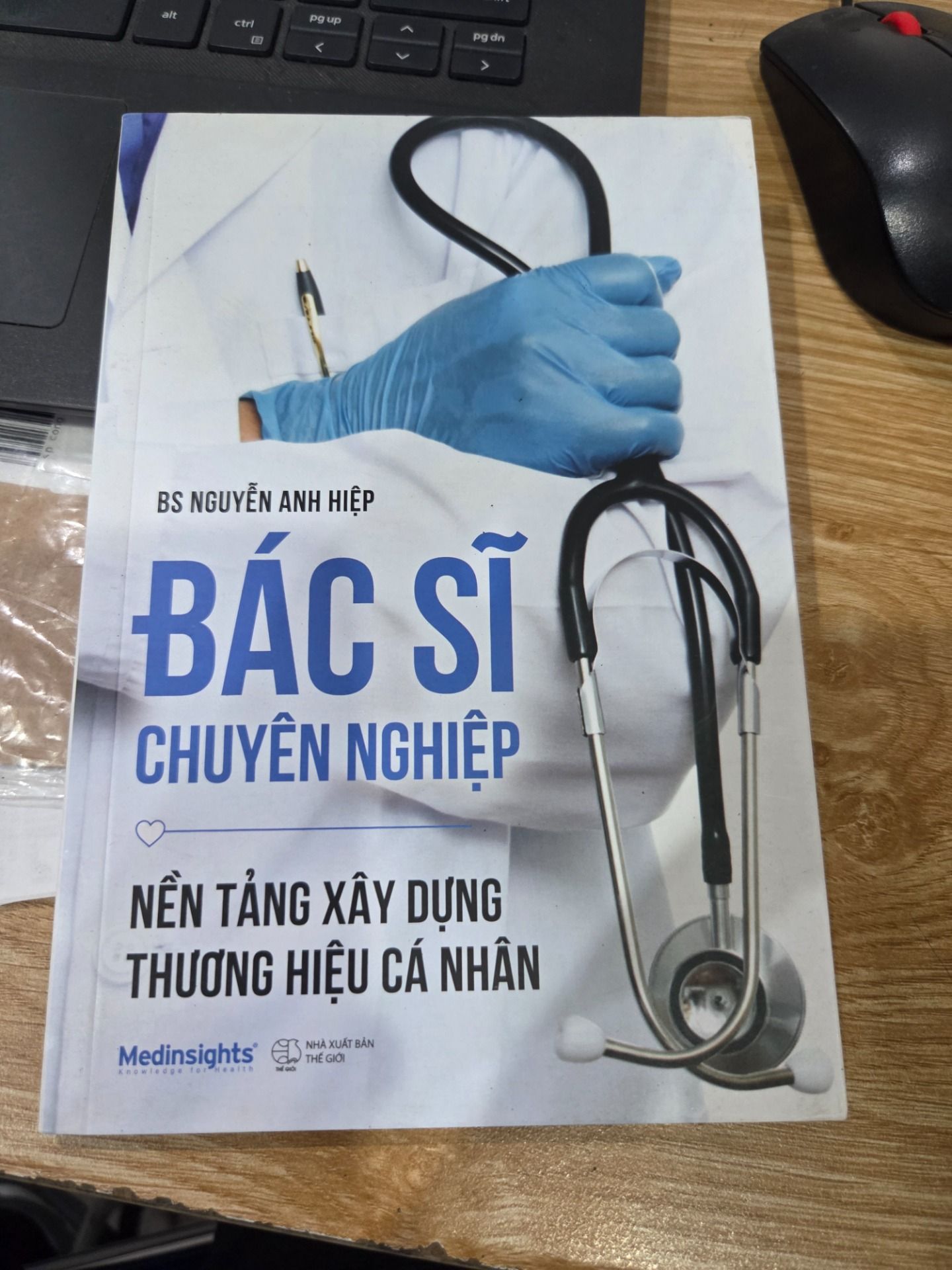 Sách Bác Sĩ Chuyên Nghiệp - Nền Tảng Xây Dựng Thương Hiệu Cá Nhân
