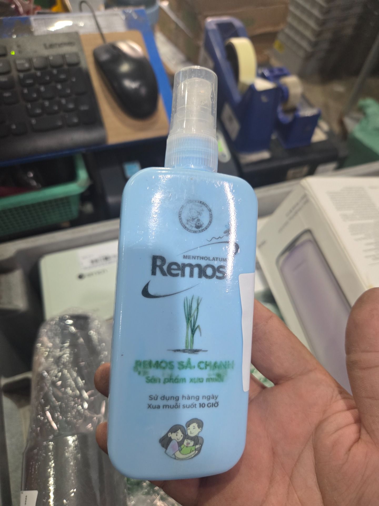 Xịt chống muỗi Rohto Mentholatum Remos Hương Sả Chanh 150ml