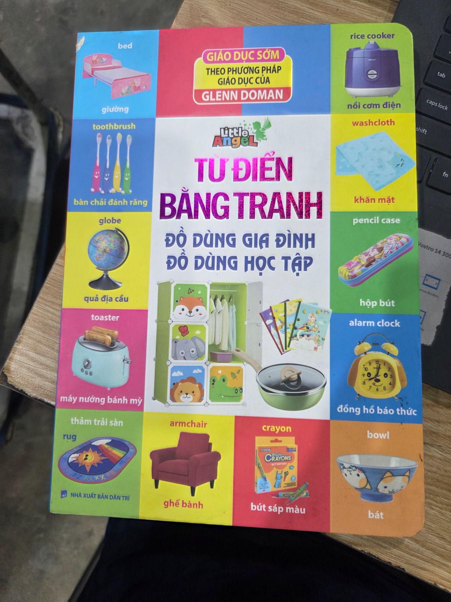 Sách Từ điển bằng tranh - Đồ dùng gia Đình, Đồ dùng học tập