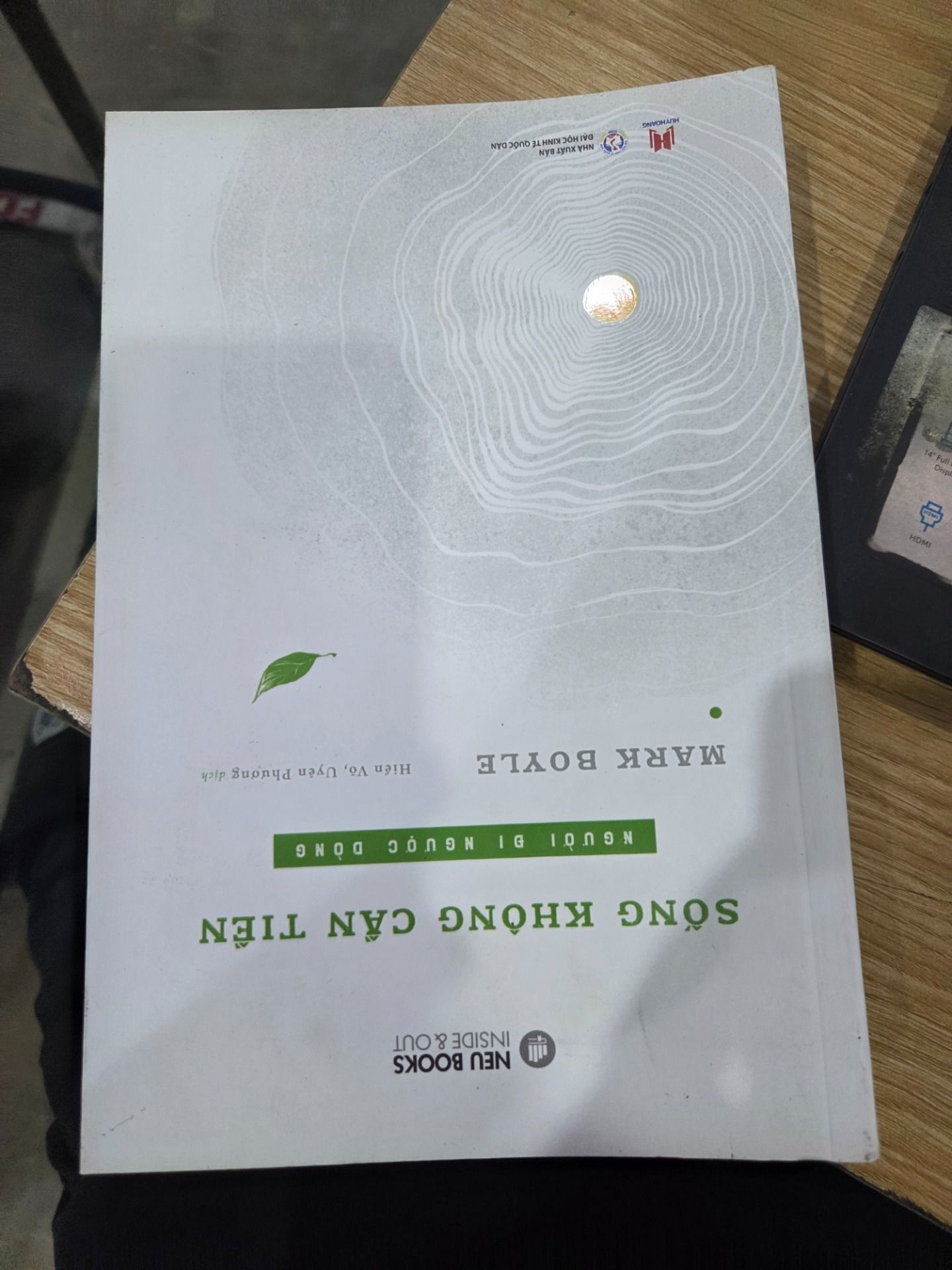 Sách Sống Không Cần Tiền (Tập 1): Người Đi Ngược Dòng