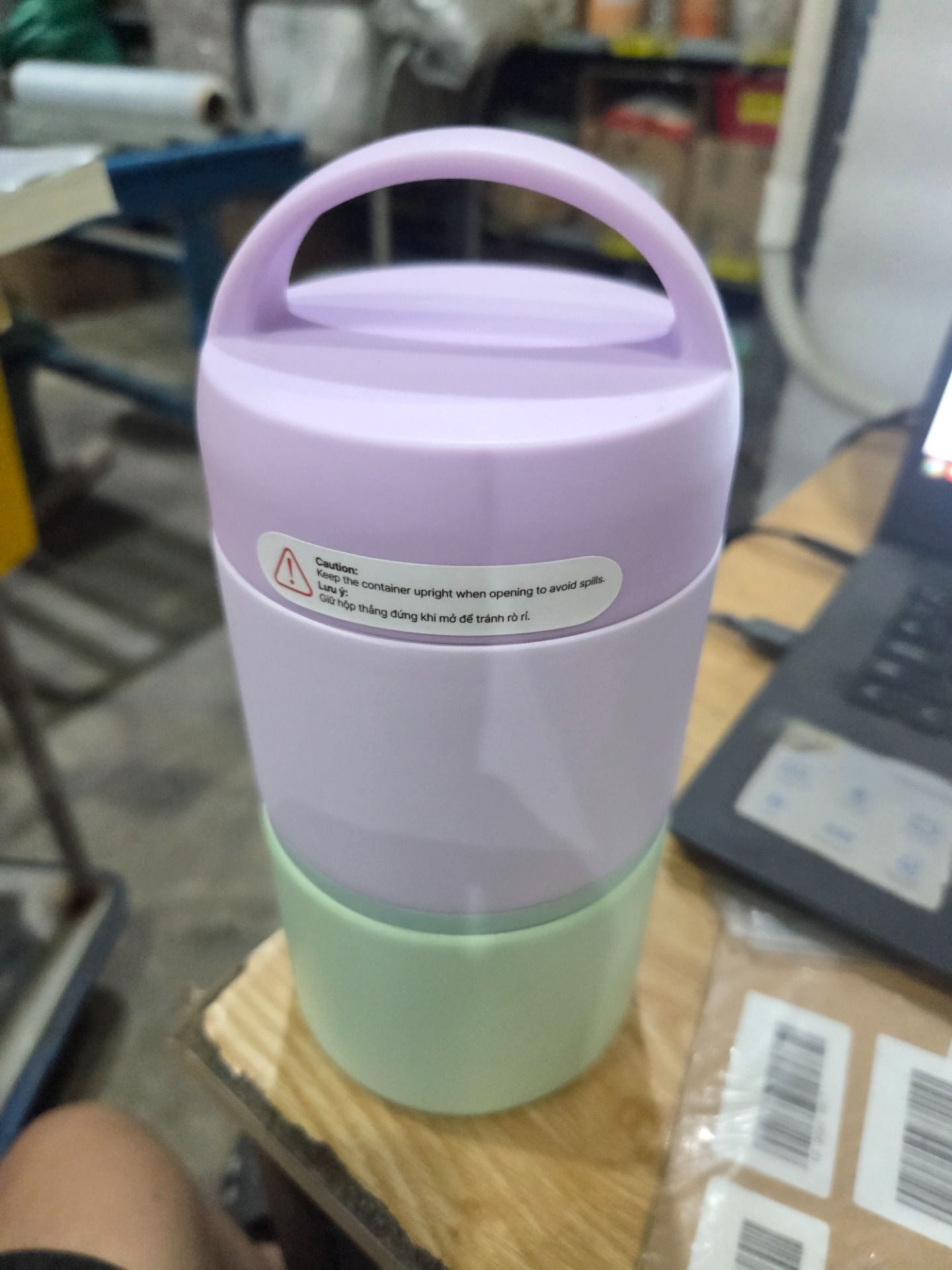 Bộ hộp cơm giữ nhiệt 2 tầng LocknLock New Tower Vacuum Lunch Box LHC8055VOL thép không gỉ 304 kèm muỗng và họa tiết trang trí