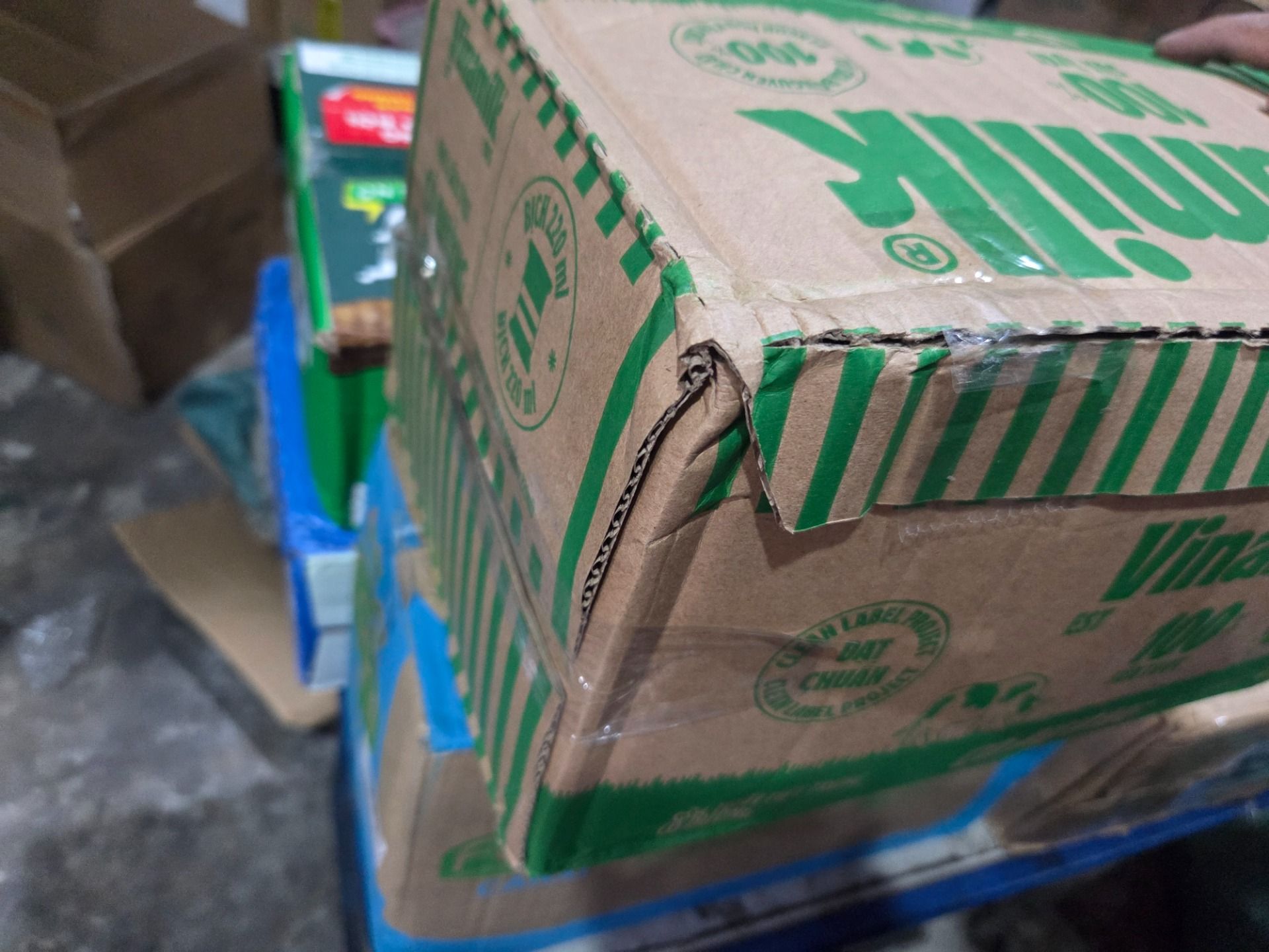 Thùng 48 Bịch Sữa Tươi Tiệt Trùng Vinamilk 100% Có Đường (220ml)