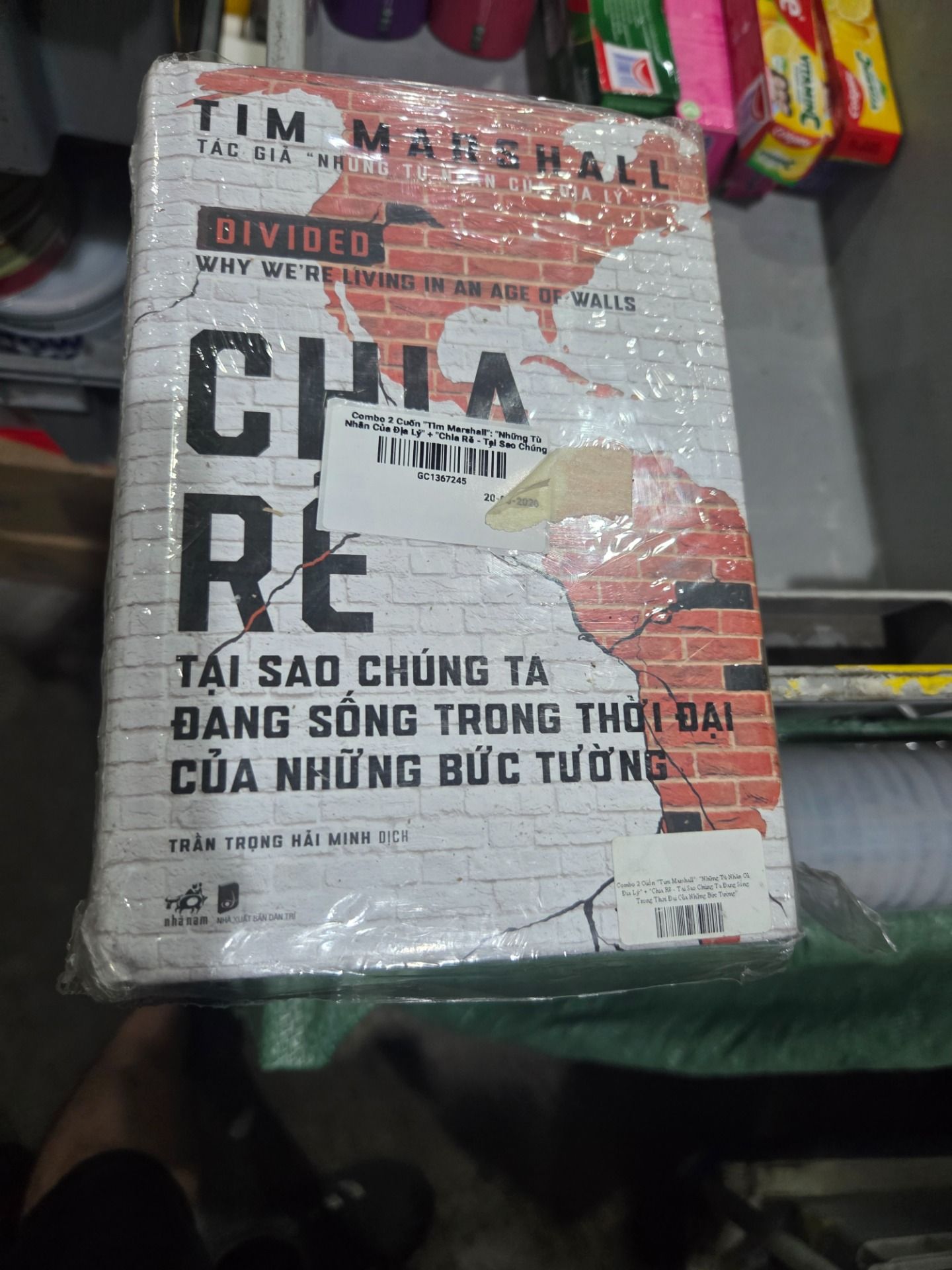 Combo 2 Cuốn "Tim Marshall": "Những Tù Nhân Của Địa Lý" + "Chia Rẽ - Tại Sao Chúng Ta Đang Sống Trong Thời Đại Của Những Bức Tường"