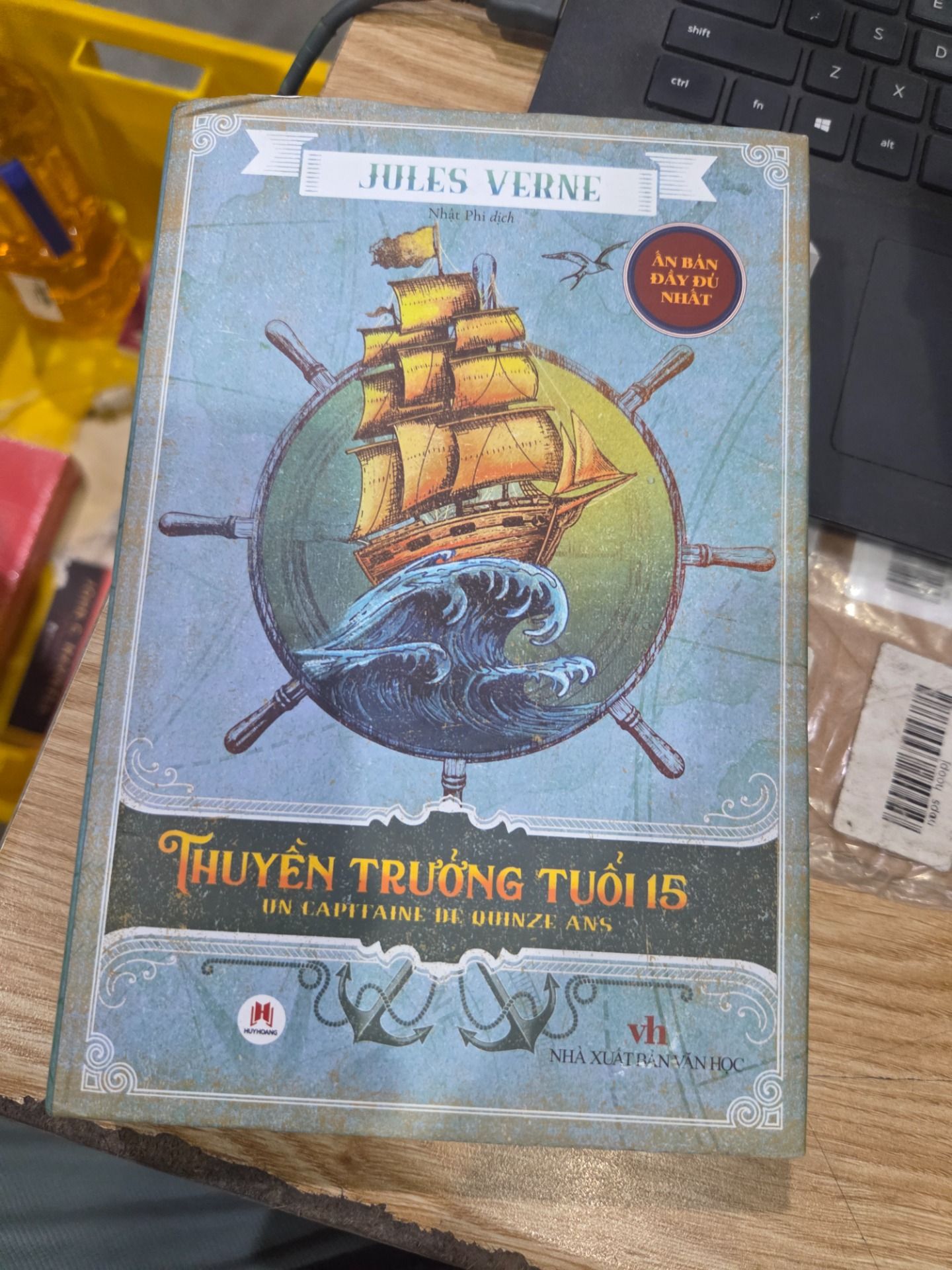 Sách Thuyền trưởng tuổi 15