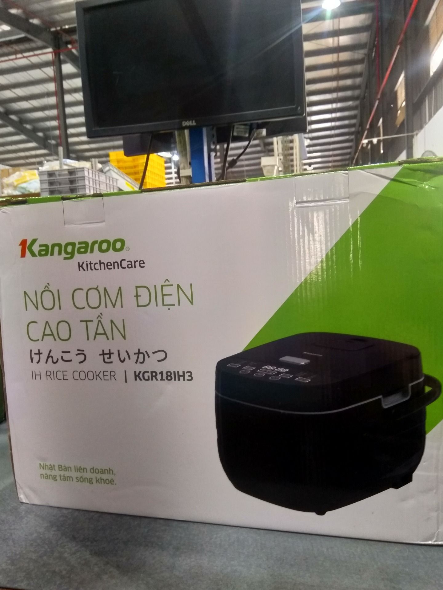 Nồi cơm điện cao tần Kangaroo, model KGR18IH3, dung tích 1,8L, công nghệ gia nhiệt cao tần IH hiện đại, 12 chức năng nấu đa dạng - Hàng chính hãng