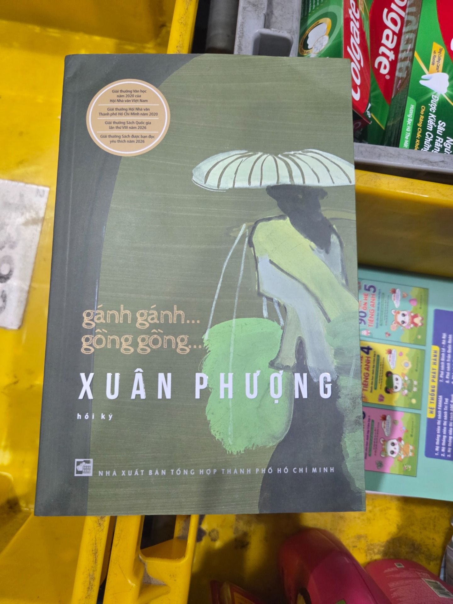 Sách Gánh gánh… gồng gồng… (Xuân Phượng hồi ký)