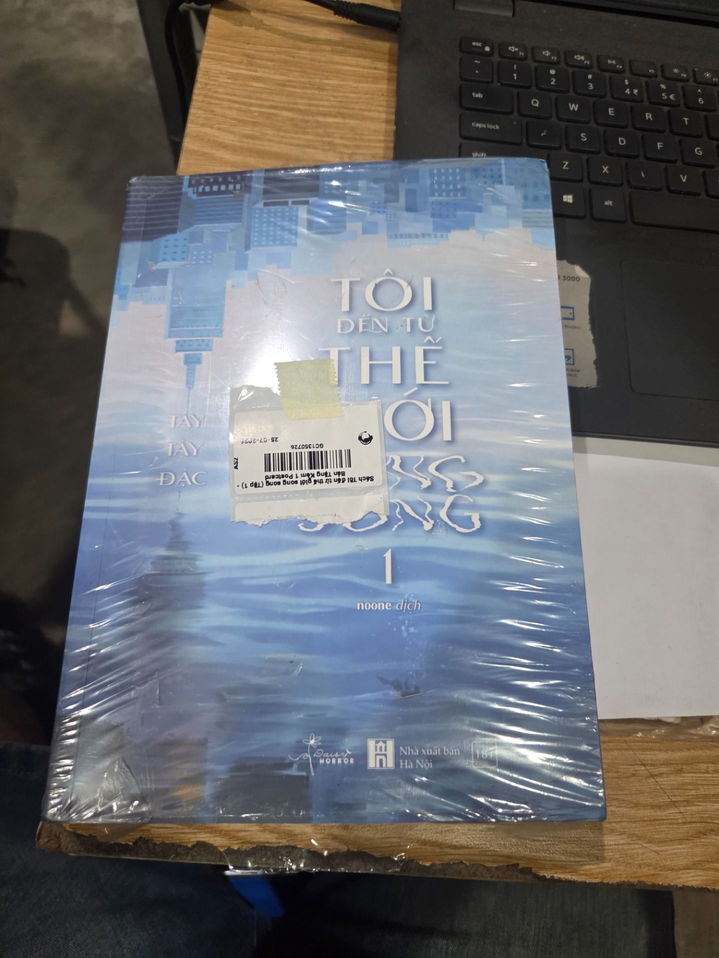 Sách Tôi đến từ thế giới song song (Tập 1) - Bản Tặng Kèm 1 Postcard